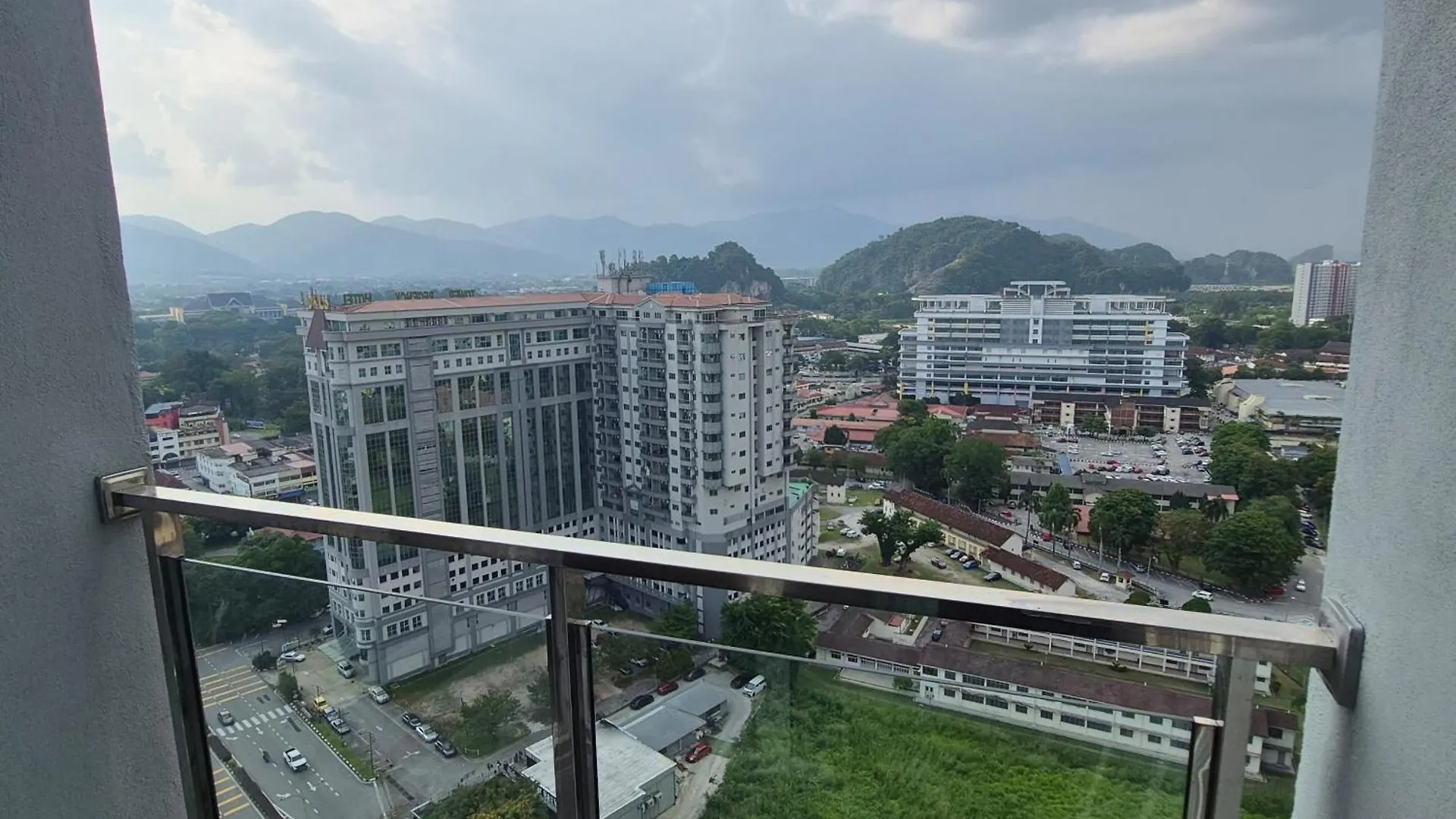 Icc Ipoh Town Premium Suites By Iwh Suites Malezja